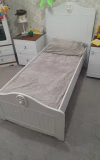 تخت و تشک    ( نوجوان )