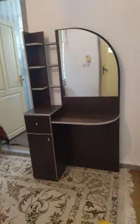 میز. دراور . آینه