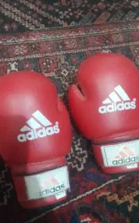 دستکش بوکس سایز چهار نوه هست‌استفاده نشده