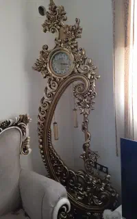 ساعت سلطنتی ایستاده