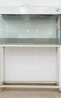 آکواریوم با پایه