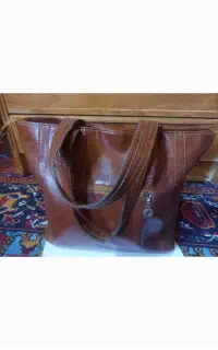 تعدادی کیف و کفش زنانه