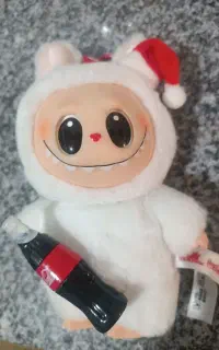 عروسک لبوبو  و عروسک دختر