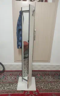 آینه ایستاده