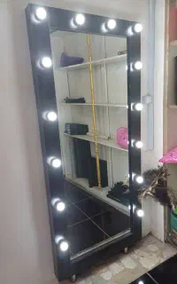 قفسه . میز .آینه.