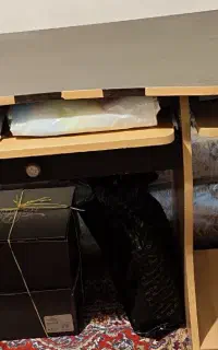 میز تلویزیون شیشه ای، تخت فلزی و میز کامپیوتر