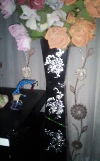 گلدان با گل قدیمی چوبی
