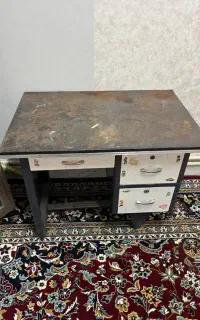 میز فلزی محکم