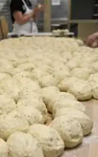 به یک شاطر نانوایی تافتون سنتی نیازمندیم