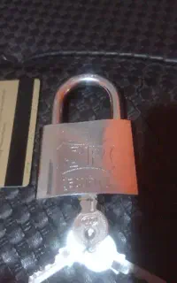 قفل اویز