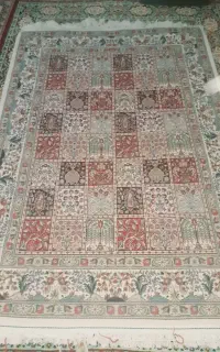 فرش دست بافه خانگی