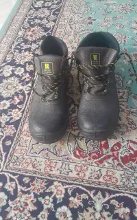 فروش کفش ایمنی و کوهنوردی دو جفت به شماره پای ۴۳