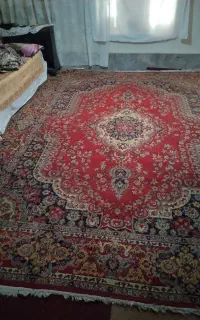 دو عدد فرش و شش عدد پشتی