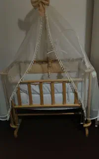 تخت و روروئک و گهواره