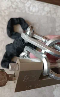 کتاب زنجیر و کتابی