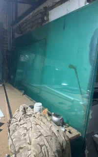 تعدادی جوشکار و شیشه بر ودوجداره و خم کار کابینت