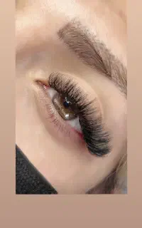 اکستنشن مژه با بیش از ۵ سال سابقه کار