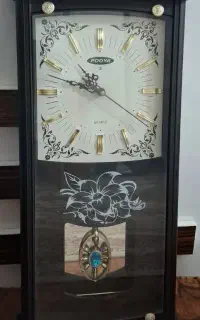 ساعت دیواری در حدنو نو کاملا سالم