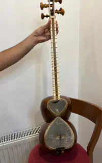 تار قدیمی مضراب خورده و بسیار خوش صدا