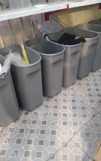 ویترین و سطل