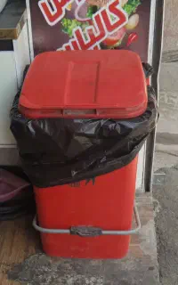 دو عدد سطل زباله فست فود