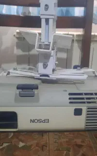 ویدیو پروژکتور Epson به همراه پایه و پرده برقی