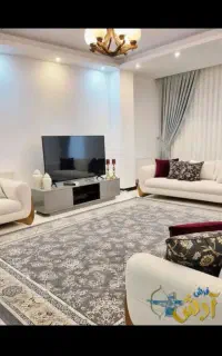 هم خونه خانم میگردم