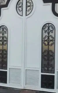 رنگ امیزی درب پنجره