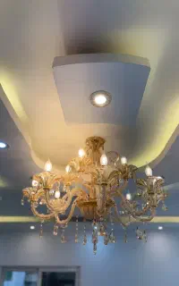 ۲ همکارخانم مشاور  در املاک