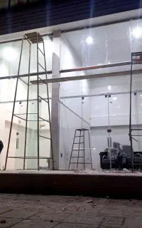 نصب و فروش و تعمیرات درب برقی کرکره و شیشه سکوریت