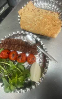 کارگر کبابی کباب زن تخته کار