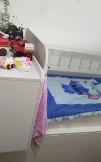 تخت کودک و میز غذاخوری