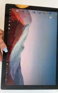 سورفیس پرو ۷ پلاس سیم کارتخور