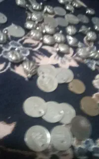 تعدادی گو نقره قدیمی وتعدای سکه