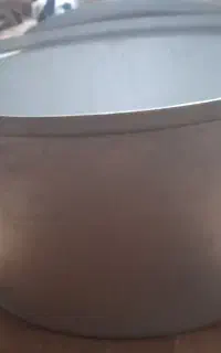 سلام.قابلمه بزرگ کاملا نو.اصلا استفاده نشده .بزرگ