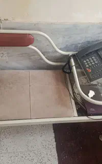 میز تلفن با تلفن