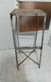 چهار پایه آهنی