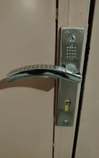 دستگیره درب ب همراه قفل و مغزی