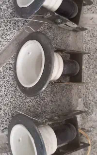 تعدادی لامپ هالوژن  و مهتابی و قاب مهتابی
