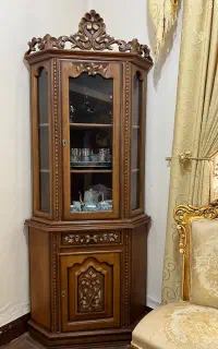 بوفه چوبی کنده کاری شده