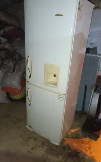 یخچال نیمه فریزل