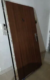 در دست دو
