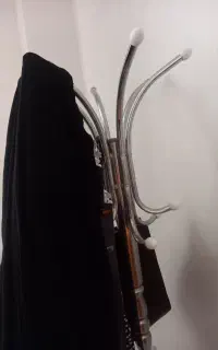 چوب لباسی فلزی سبک وتمیز