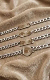 حکاکی اختصاصی روی مچ بندهای سفارشی شما
