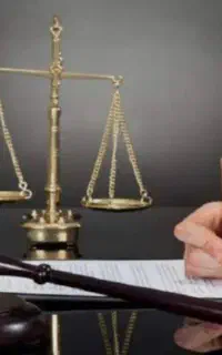 وکیل پایه یک دادگستری