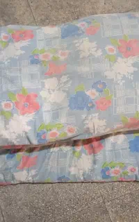 تعدای لحاف و روتختی دو نفره