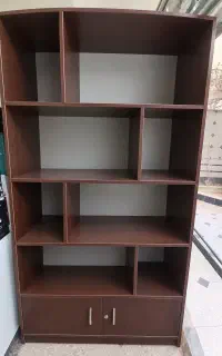 کتابخانه نامنظم در حد نو