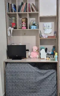 میز کامپیوتر وکتابخانه