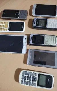 تعداد8 عدد گوشی