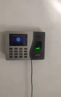 انگشت ساعتی زن